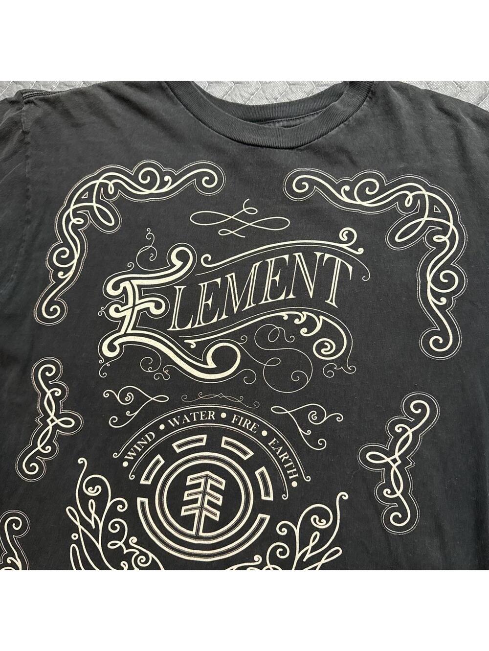 Element Graphic T-Shirt mens large
